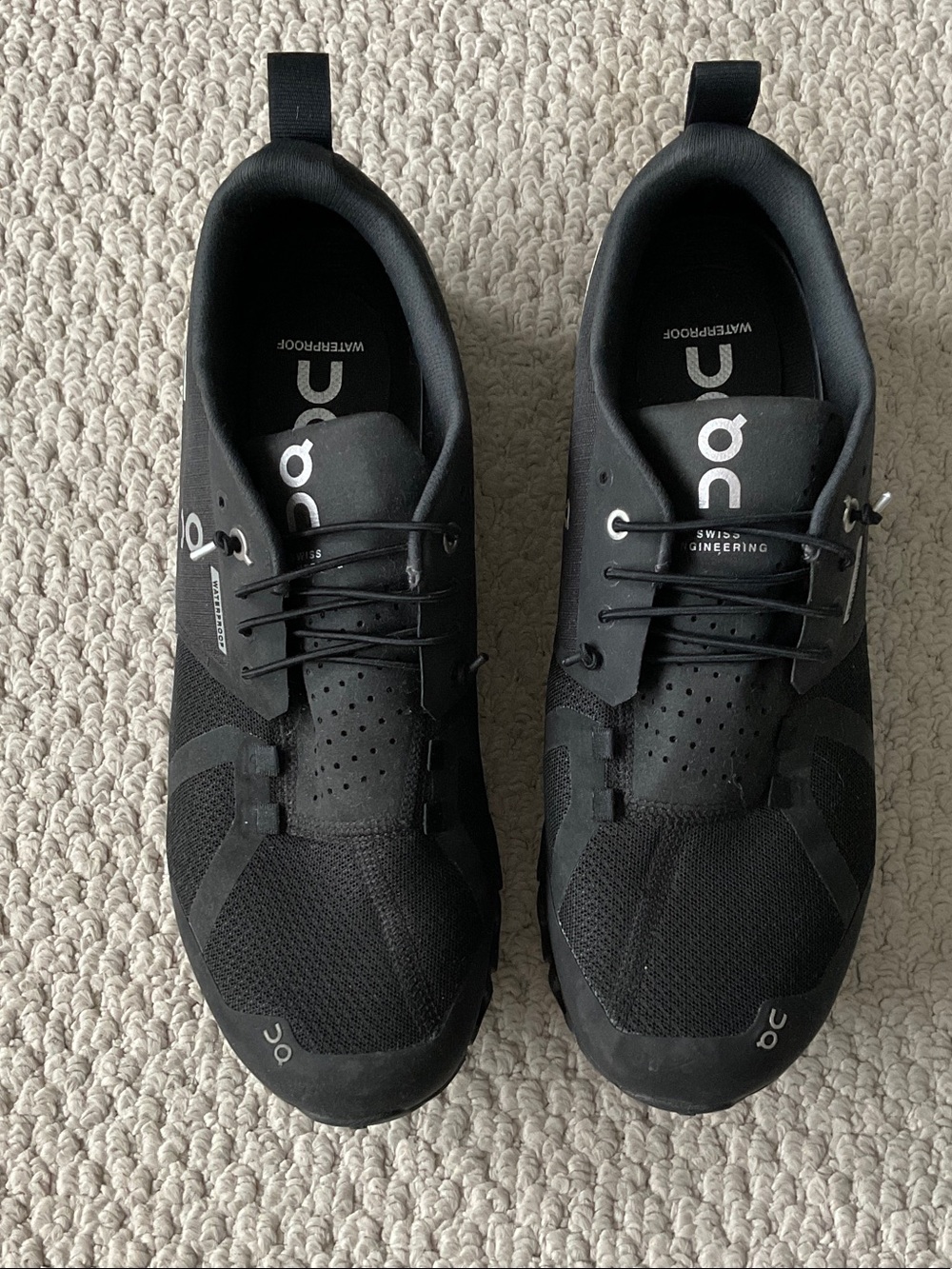 NWOT On waterproof athletic shoes